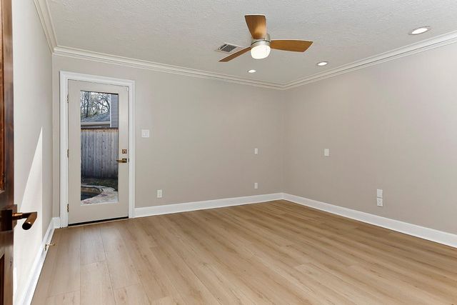 46 N Autumnwood Way, The Woodlands, TX 77380