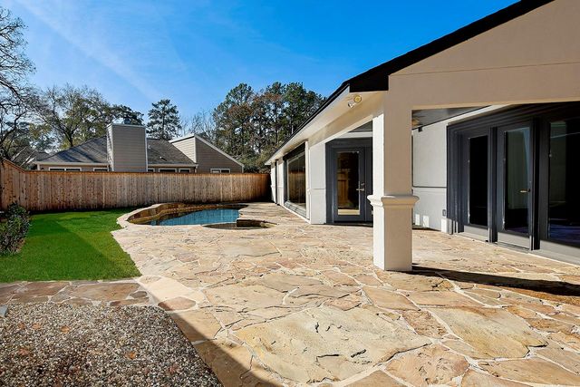 46 N Autumnwood Way, The Woodlands, TX 77380