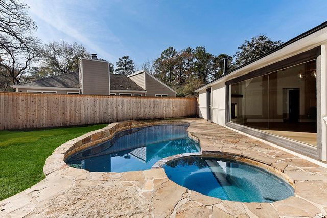 46 N Autumnwood Way, The Woodlands, TX 77380