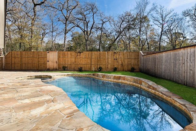 46 N Autumnwood Way, The Woodlands, TX 77380