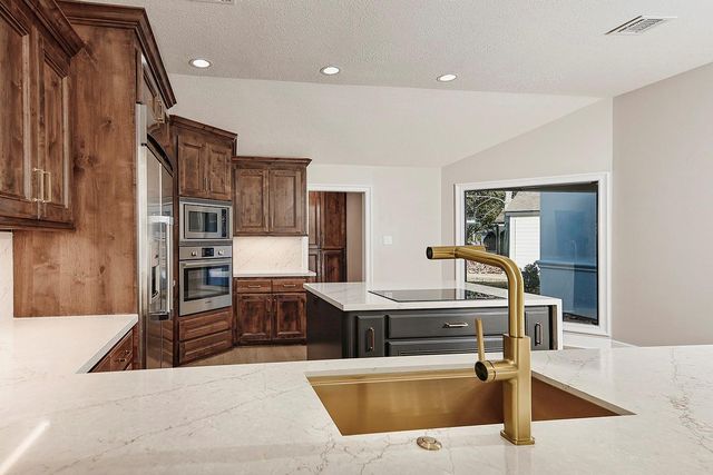 46 N Autumnwood Way, The Woodlands, TX 77380