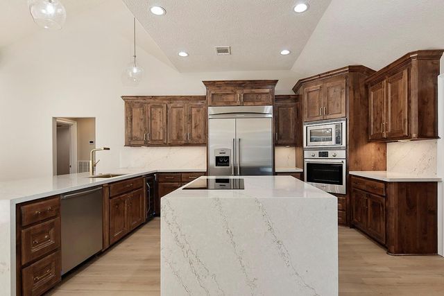 46 N Autumnwood Way, The Woodlands, TX 77380