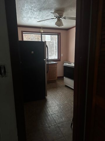 107 N Leyden St, Brockton, MA 02302