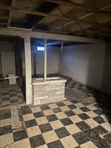 107 N Leyden St, Brockton, MA 02302