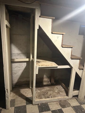 107 N Leyden St, Brockton, MA 02302