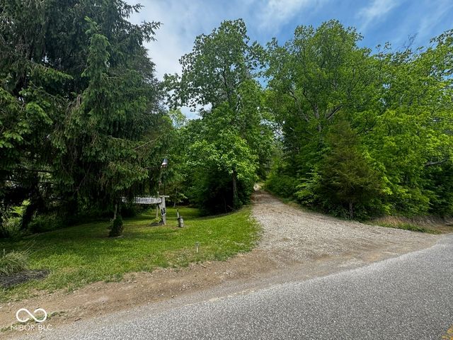 7772 Bellsville Pike, Nashville, IN 47448