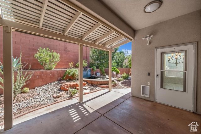 1584 N RAVEN LN, St. George, UT 84770