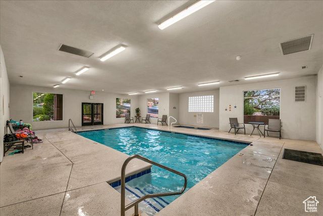 1584 N RAVEN LN, St. George, UT 84770