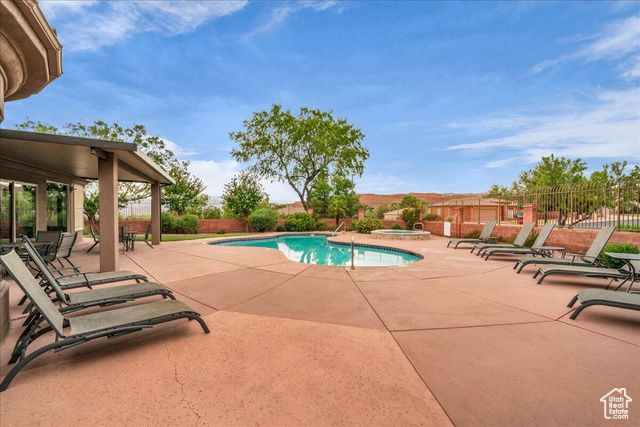 1584 N RAVEN LN, St. George, UT 84770