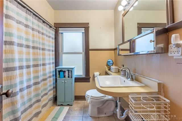 1820 John Glenn Road, Dayton, OH 45420