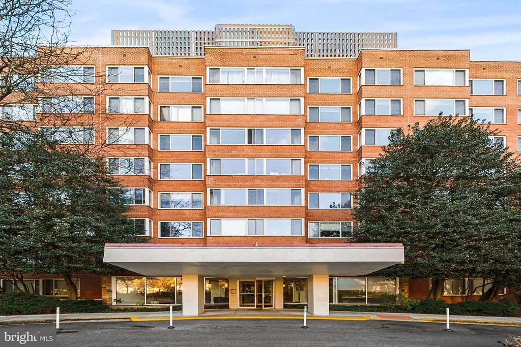 4000 TUNLAW RD NW #811, Washington, DC 20007