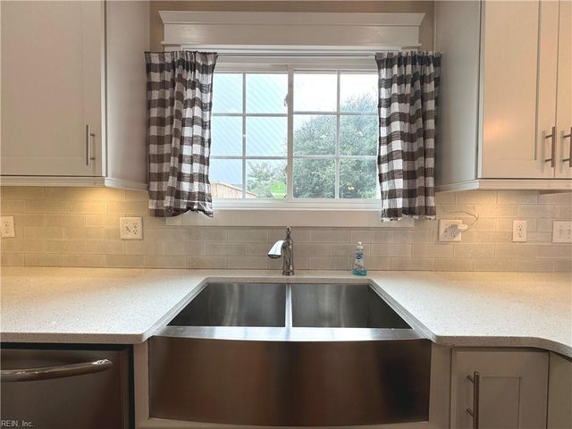 865 W Ocean View AVE, Norfolk, VA 23503