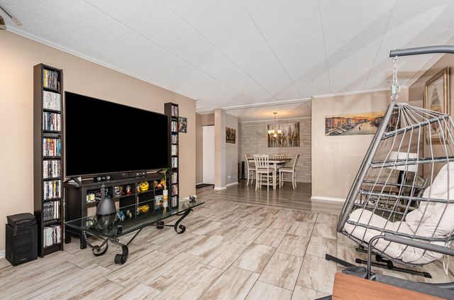 10355 Menard Avenue 216, Oak Lawn, IL 60453
