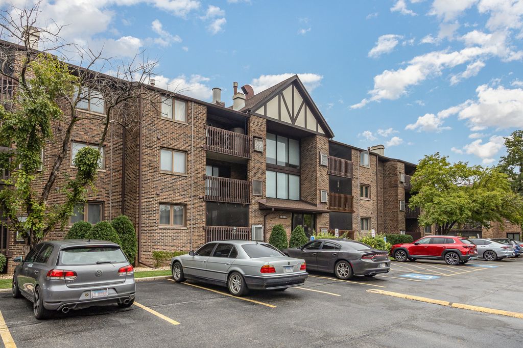 10355 Menard Avenue 216, Oak Lawn, IL 60453