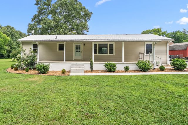 1017 Bell Mill Rd, Pelham, TN 37366