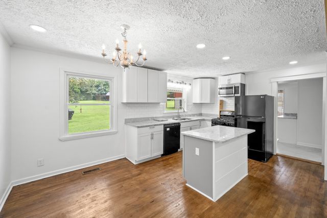 1017 Bell Mill Rd, Pelham, TN 37366
