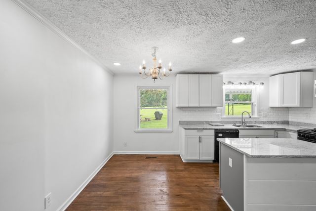 1017 Bell Mill Rd, Pelham, TN 37366