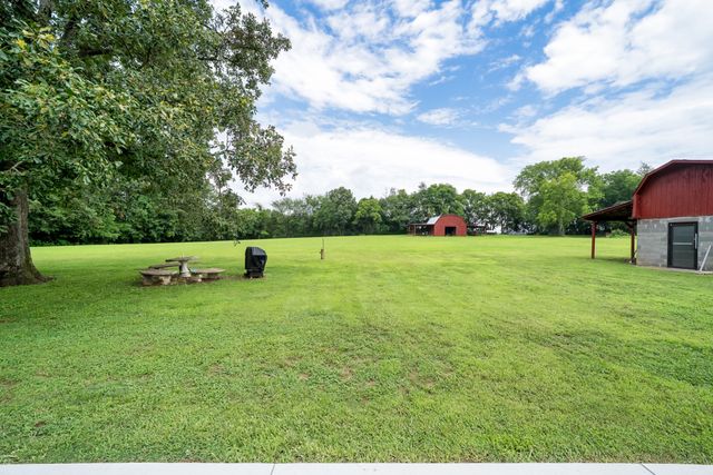1017 Bell Mill Rd, Pelham, TN 37366