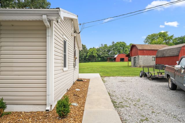 1017 Bell Mill Rd, Pelham, TN 37366