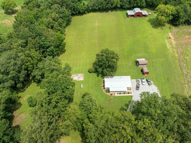 1017 Bell Mill Rd, Pelham, TN 37366