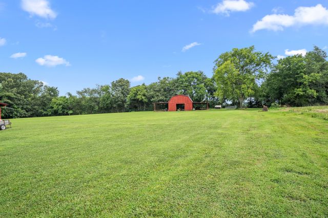 1017 Bell Mill Rd, Pelham, TN 37366