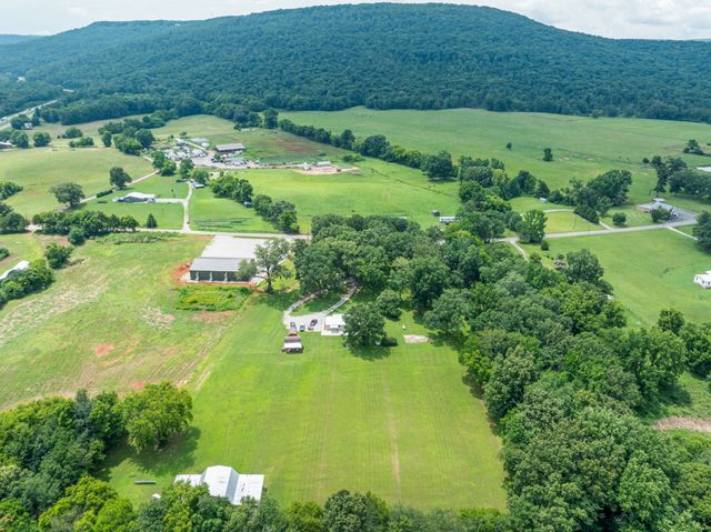 1017 Bell Mill Rd, Pelham, TN 37366