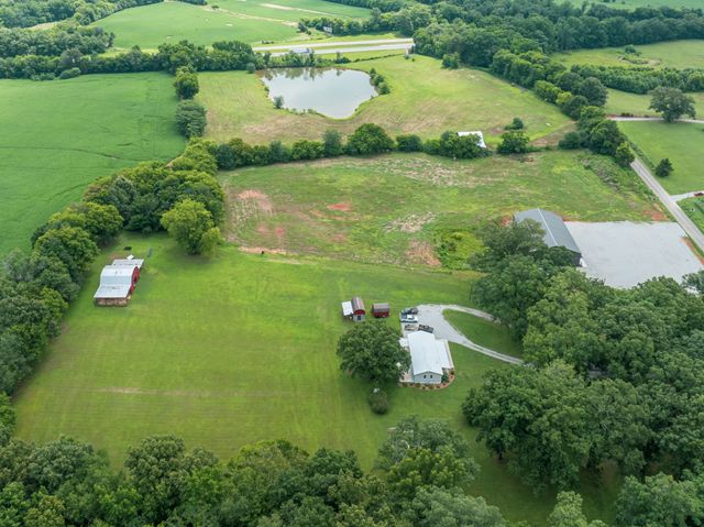 1017 Bell Mill Rd, Pelham, TN 37366