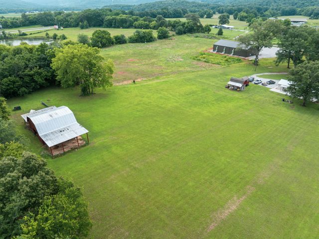 1017 Bell Mill Rd, Pelham, TN 37366