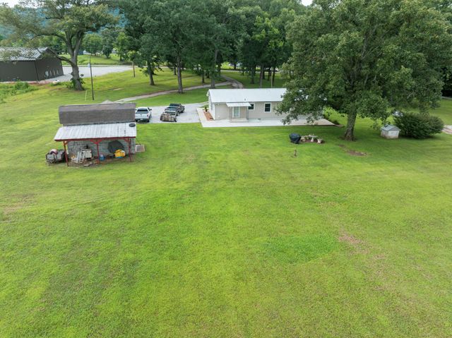 1017 Bell Mill Rd, Pelham, TN 37366