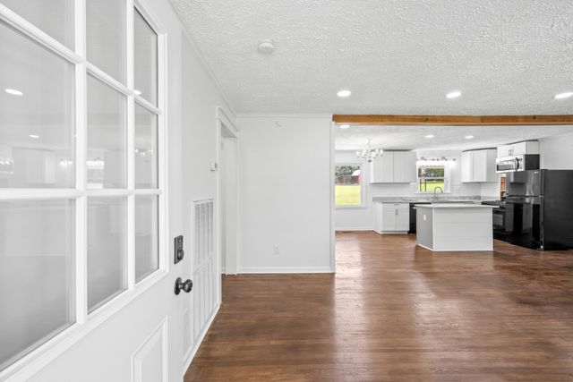 1017 Bell Mill Rd, Pelham, TN 37366