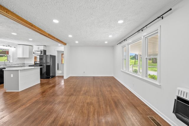 1017 Bell Mill Rd, Pelham, TN 37366