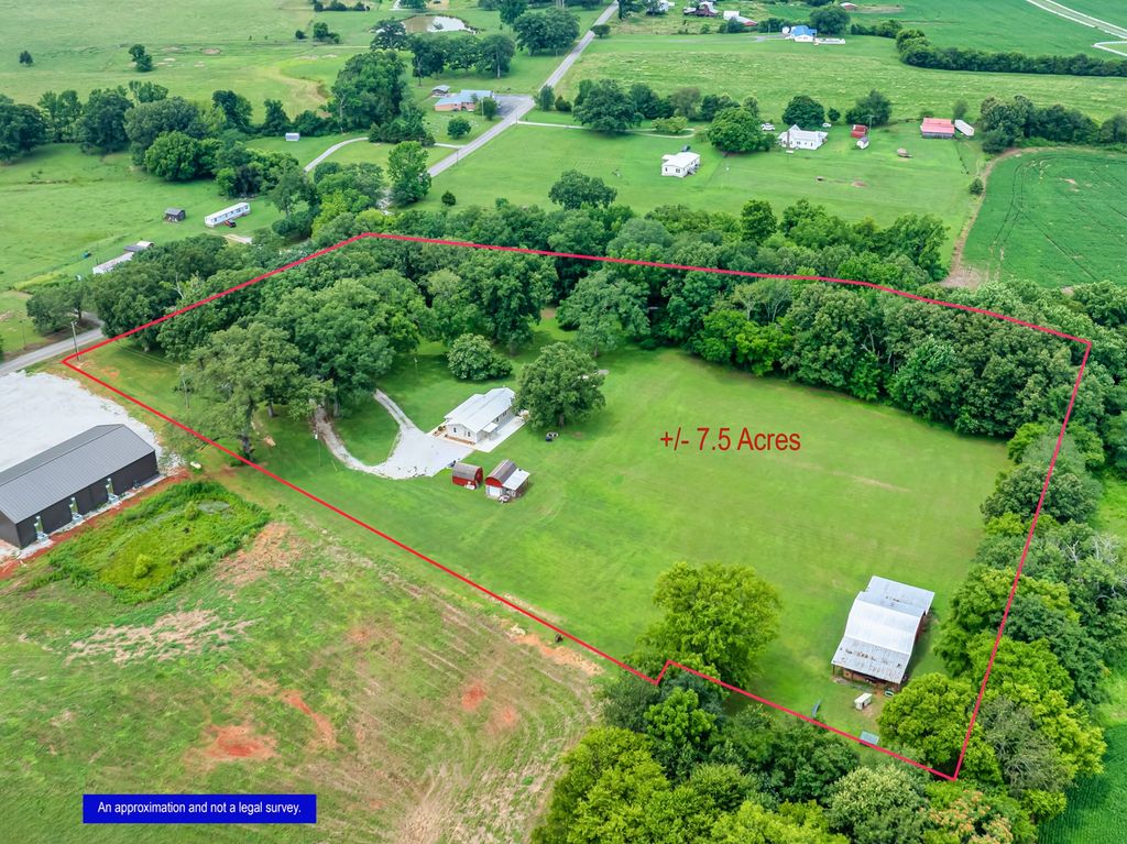 1017 Bell Mill Rd, Pelham, TN 37366