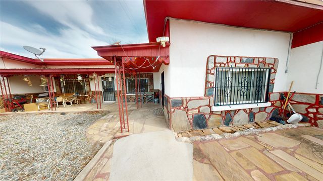 1320 Private Drive 18, Cordova, NM 87523