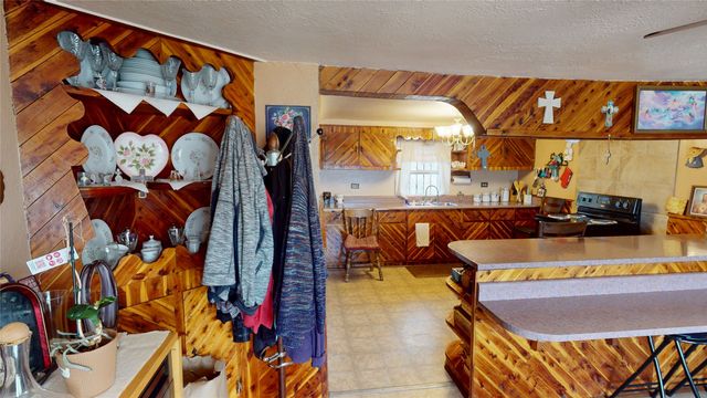 1320 Private Drive 18, Cordova, NM 87523