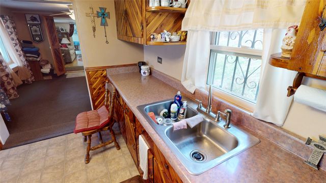 1320 Private Drive 18, Cordova, NM 87523