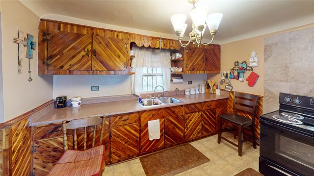 1320 Private Drive 18, Cordova, NM 87523