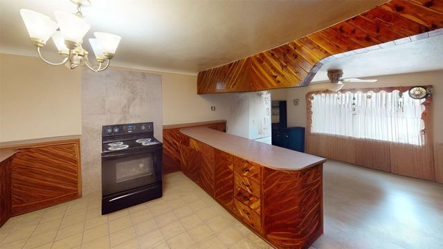 1320 Private Drive 18, Cordova, NM 87523