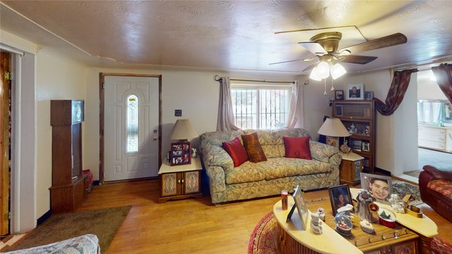 1320 Private Drive 18, Cordova, NM 87523