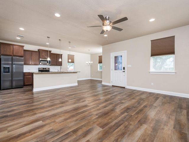 904 Central BLVD, Bertram, TX 78605