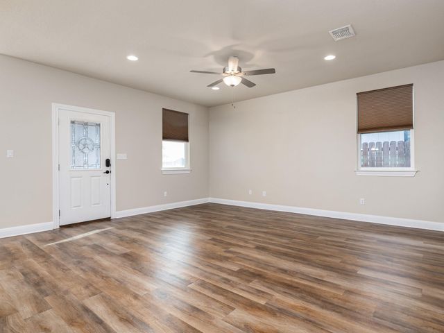 904 Central BLVD, Bertram, TX 78605