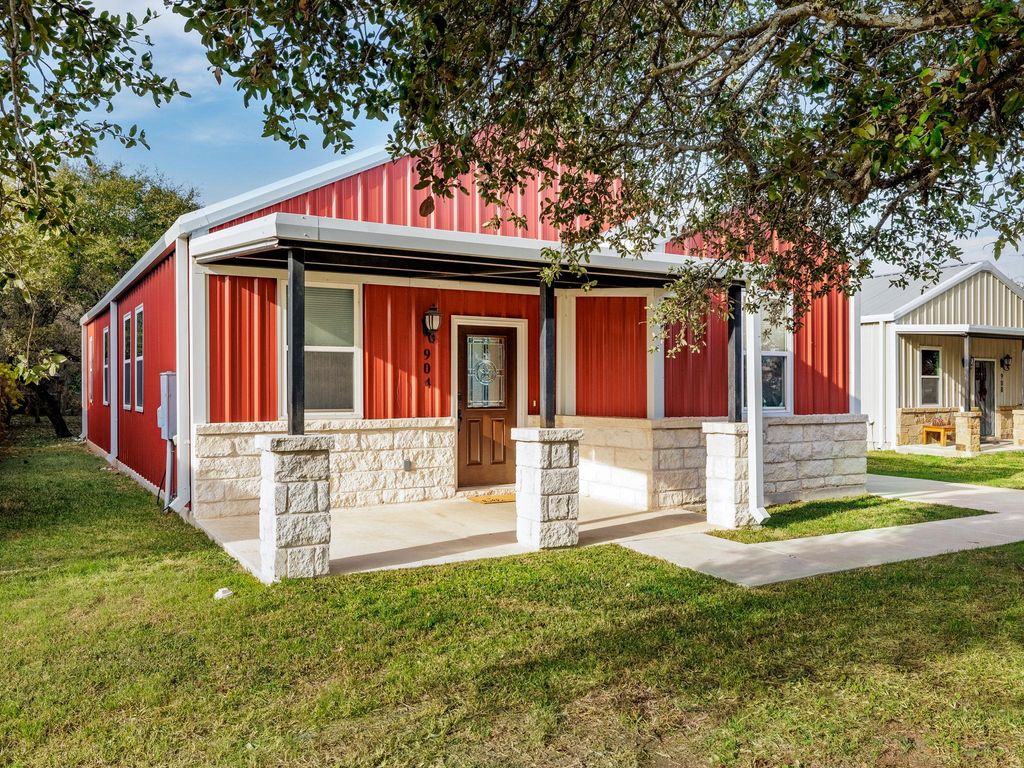 904 Central BLVD, Bertram, TX 78605