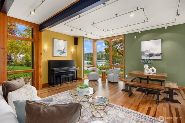 10403 NE Seaborn Road, Bainbridge Island, WA 98110