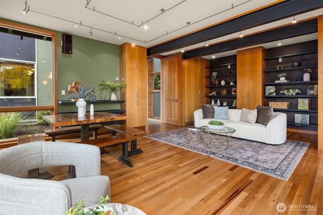 10403 NE Seaborn Road, Bainbridge Island, WA 98110