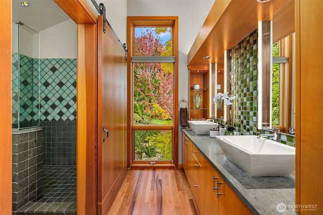 10403 NE Seaborn Road, Bainbridge Island, WA 98110