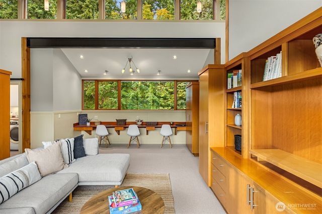 10403 NE Seaborn Road, Bainbridge Island, WA 98110