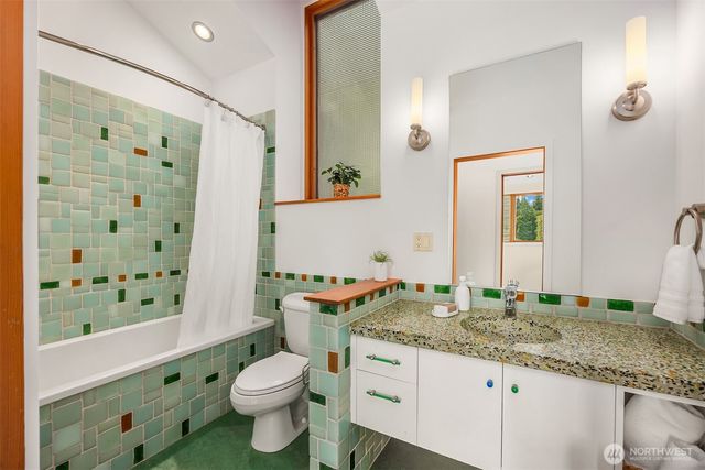 10403 NE Seaborn Road, Bainbridge Island, WA 98110