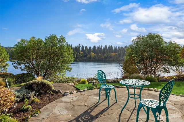 10403 NE Seaborn Road, Bainbridge Island, WA 98110