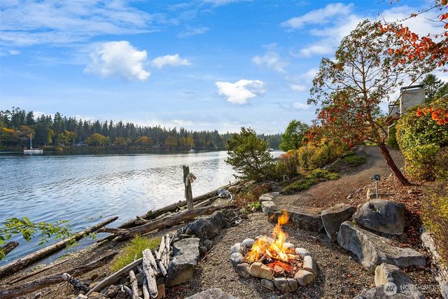 10403 NE Seaborn Road, Bainbridge Island, WA 98110