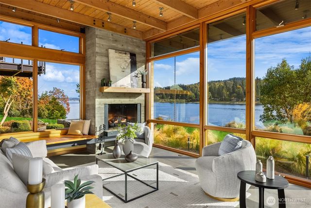 10403 NE Seaborn Road, Bainbridge Island, WA 98110