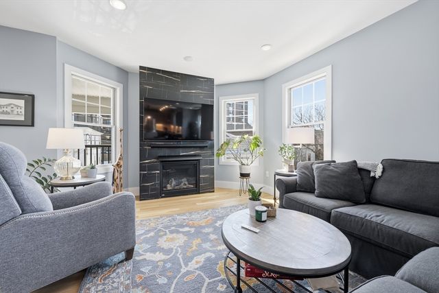 14 Maple St 14, Watertown, MA 02472